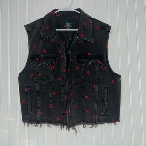 Wild Fable new with tags size large oversized denim trucker vest cherry print